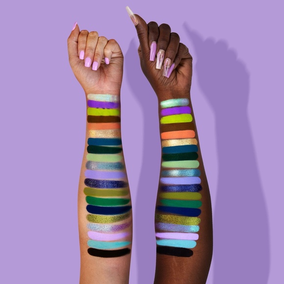 Cosmic Brushes "Serenity" eyeshadow palette - Picture 3 of 12